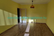 Elado-hasznalt-tarsashazi-lakas-Zalaegerszeg-kertvaros-Zala-megye.-www.becsuletesingatlanos.hu-szoba-erkellyel