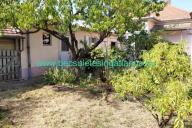 Elado-teglaepitesu-kadar-kocka-satortetos-csaladi-haz-kuttal-garazzsal-Zalaegerszeg-Zala-megye-udvar.-www.becsuletesingatlanos.hu_